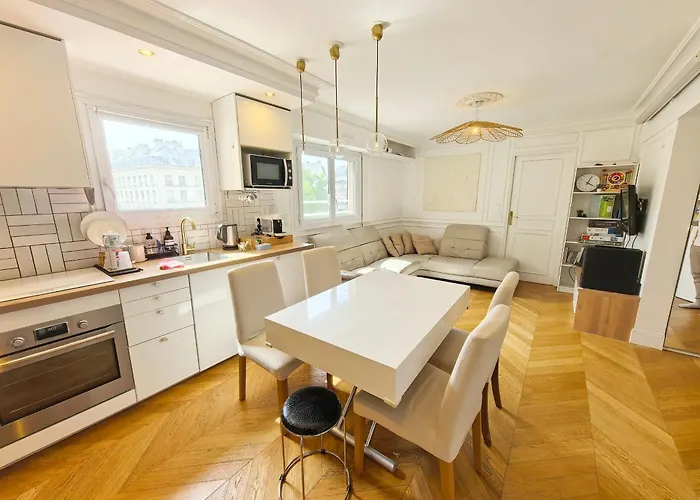 Lux Belleville パリ