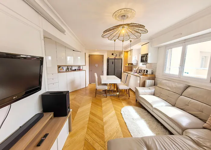 Lux Belleville * パリ