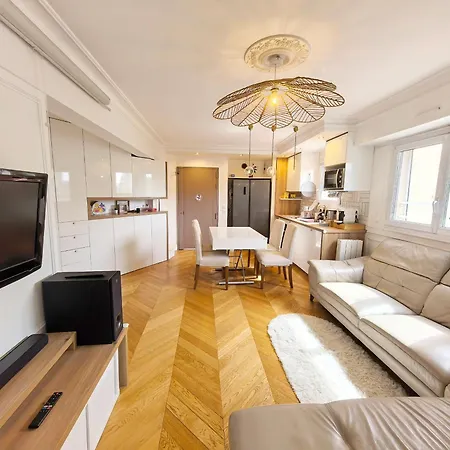 Lux Belleville * Paris